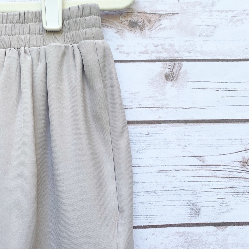 SOLD! BCBGMaxAzria Sheena Play Shorts Light Stone - Picture 7 of 8
